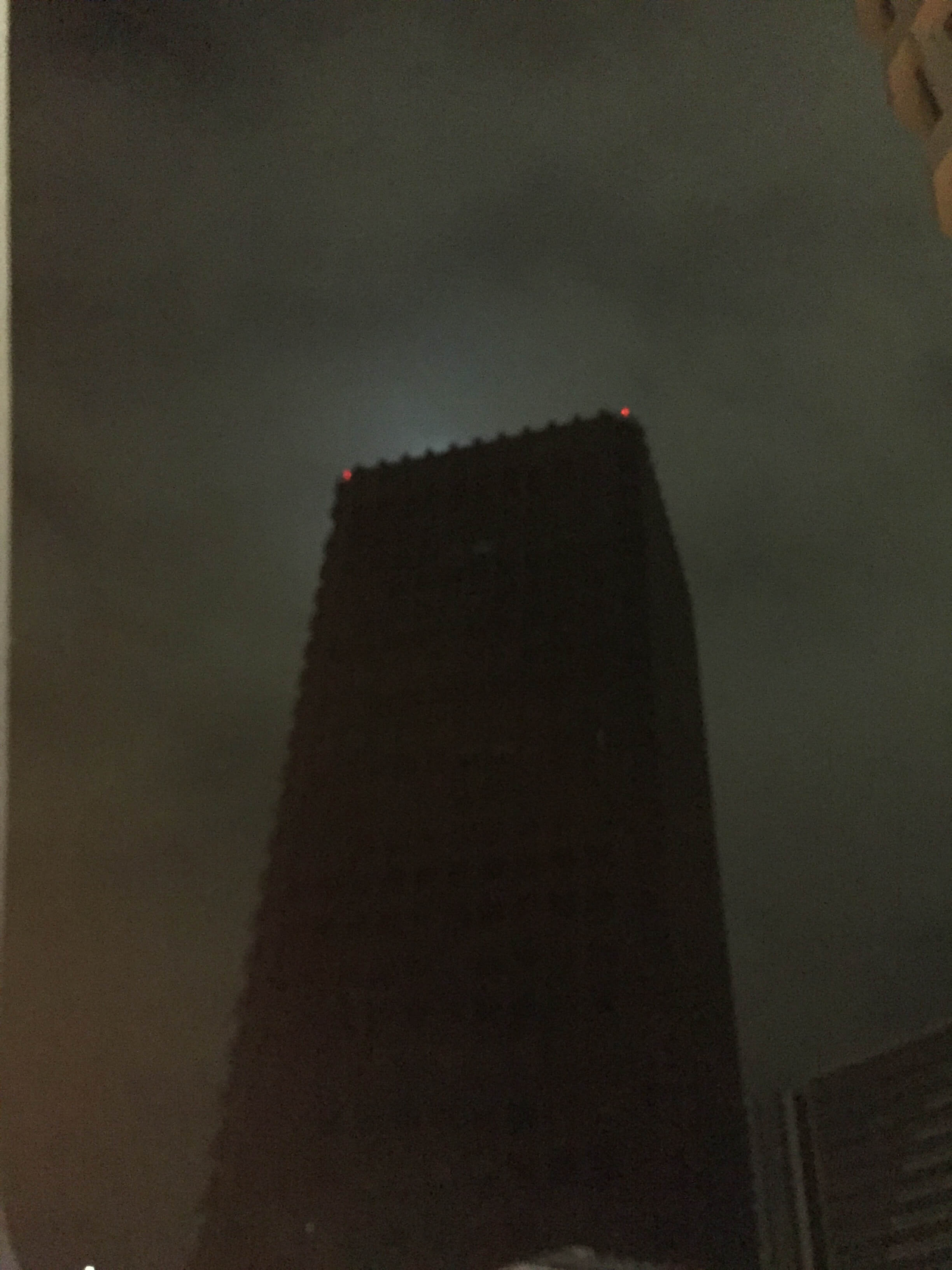 闇の建物