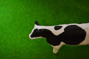 紙粘土細工　牛