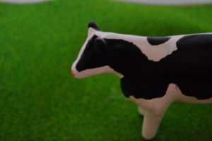 紙粘土細工　牛