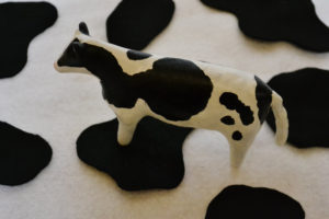 紙粘土細工　牛