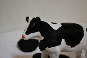 紙粘土細工　牛